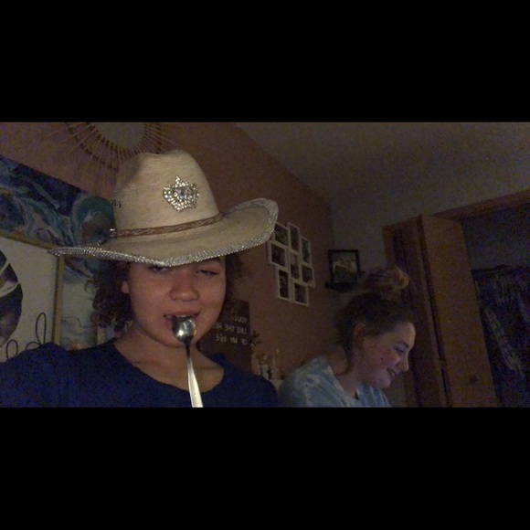 Meet your Posher, Rena - Picture 1 of 1